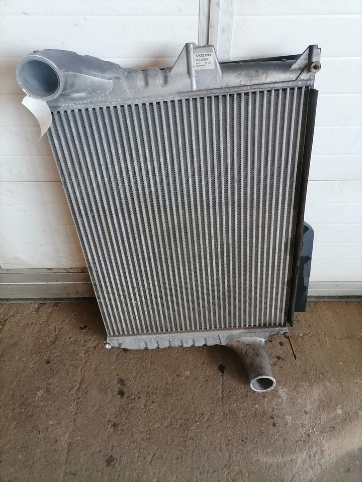 Volvo Intercooler radiator 20735696 - Интеркулер для Грузовиков: фото 1 Volvo Intercooler radiator 20735696 - Интеркулер для Грузовиков: фото 1