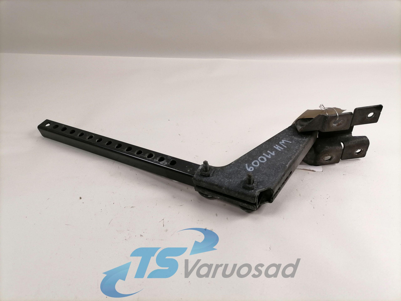 Volvo Kabiini tuulesuunaja kandur 82210159 - Аэродинамика/ Спойлеры для Грузовиков: фото 2 Volvo Kabiini tuulesuunaja kandur 82210159 - Аэродинамика/ Спойлеры для Грузовиков: фото 2