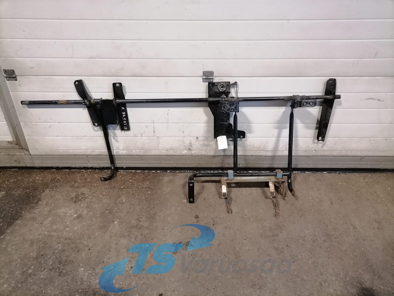 Volvo Kabiini tuulesuunaja kandur 82211420 - Аэродинамика/ Спойлеры для Грузовиков: фото 1 Volvo Kabiini tuulesuunaja kandur 82211420 - Аэродинамика/ Спойлеры для Грузовиков: фото 1