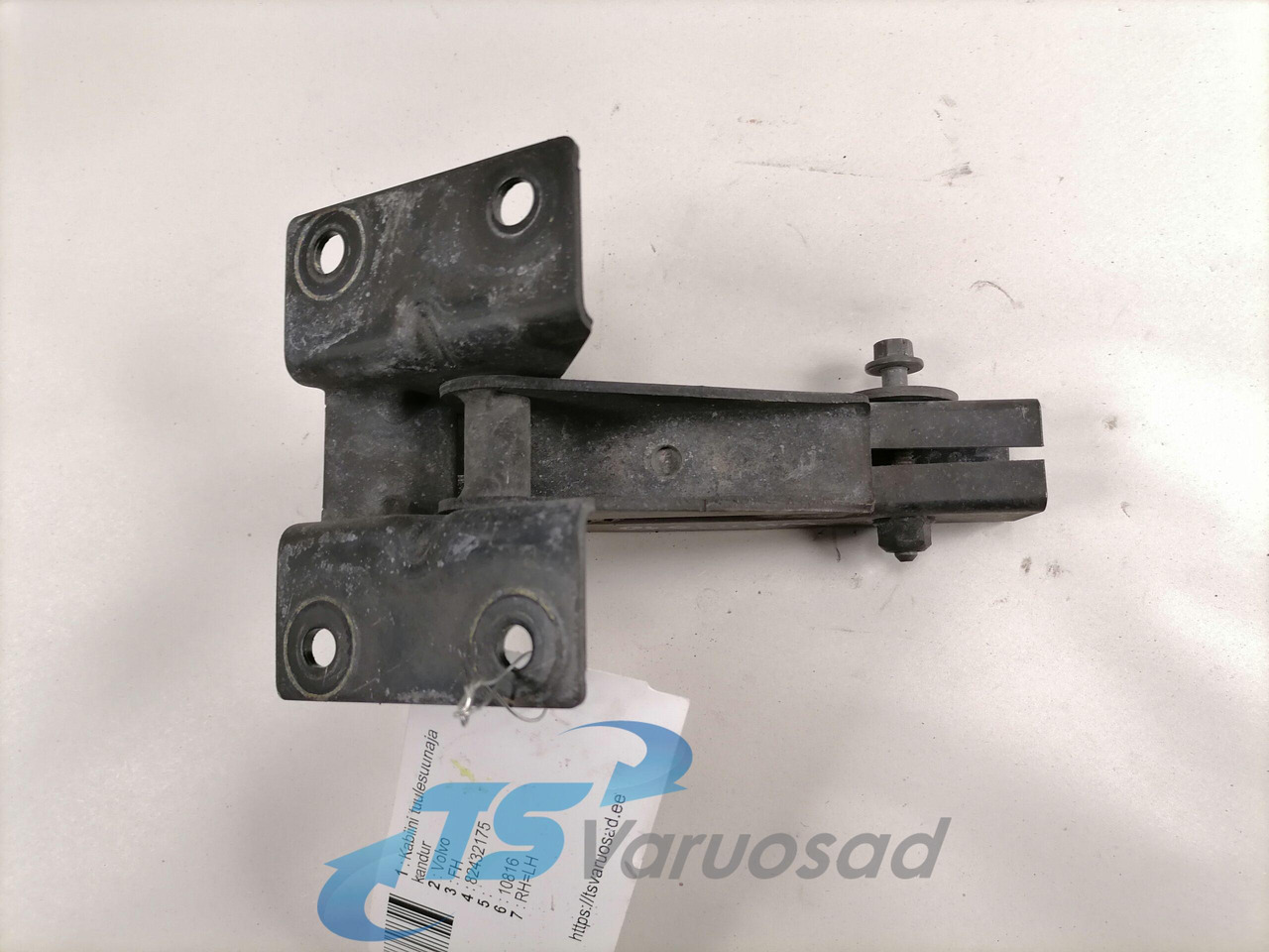 Volvo Kabiini tuulesuunaja kandur 82432175 - Аэродинамика/ Спойлеры для Грузовиков: фото 3 Volvo Kabiini tuulesuunaja kandur 82432175 - Аэродинамика/ Спойлеры для Грузовиков: фото 3