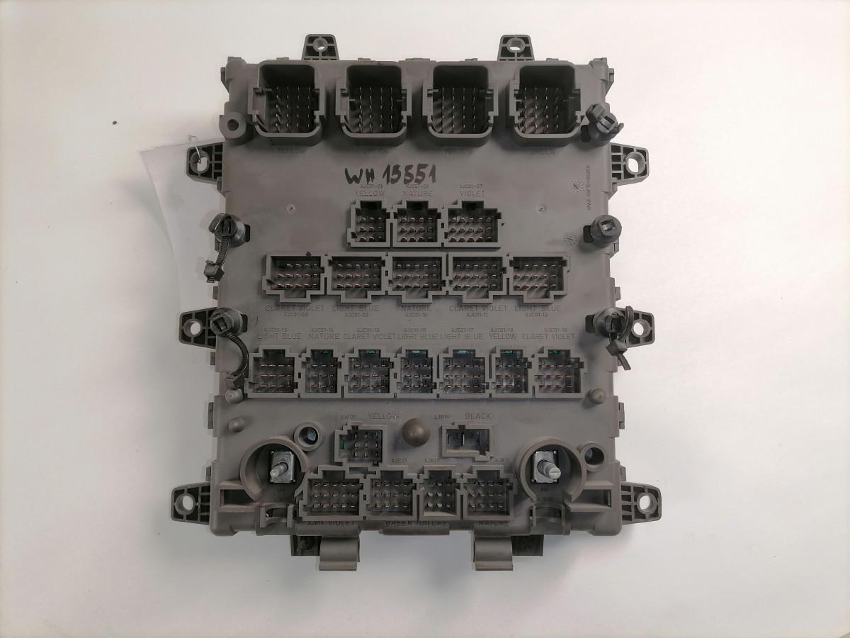 Volvo Kaitsmepaneel 7421045777 - Предохранитель для Грузовиков: фото 4 Volvo Kaitsmepaneel 7421045777 - Предохранитель для Грузовиков: фото 4