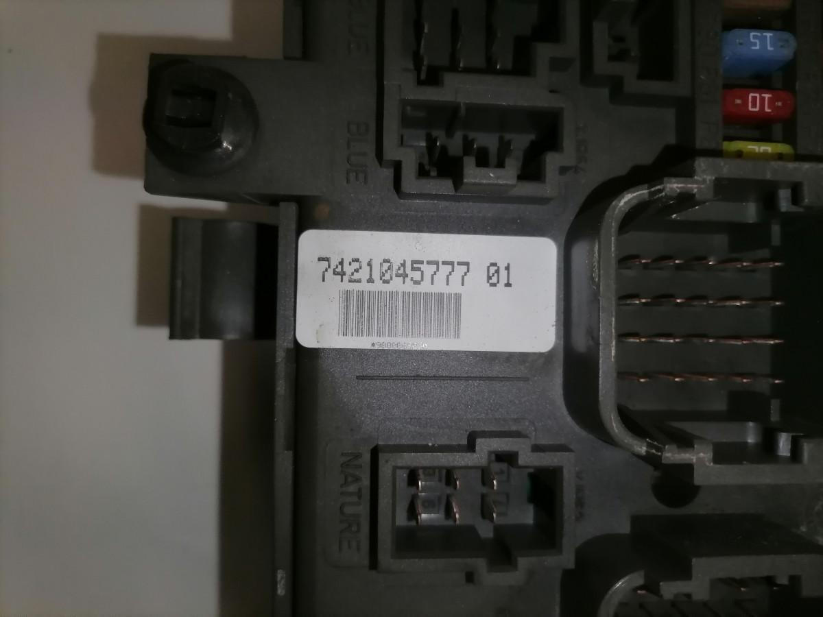 Volvo Kaitsmepaneel 7421045777 - Предохранитель для Грузовиков: фото 5 Volvo Kaitsmepaneel 7421045777 - Предохранитель для Грузовиков: фото 5