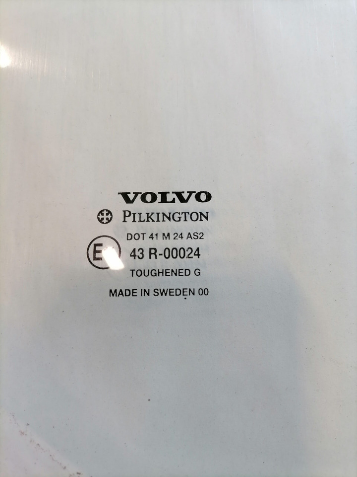 Volvo Küljeklaas, parem 8140913 - Стекло и запчасти для Грузовиков: фото 3 Volvo Küljeklaas, parem 8140913 - Стекло и запчасти для Грузовиков: фото 3