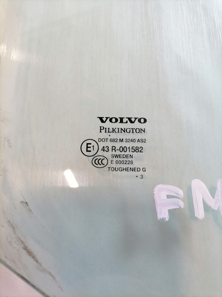Volvo Küljeklaas, parem 8140913 - Стекло и запчасти для Грузовиков: фото 3 Volvo Küljeklaas, parem 8140913 - Стекло и запчасти для Грузовиков: фото 3