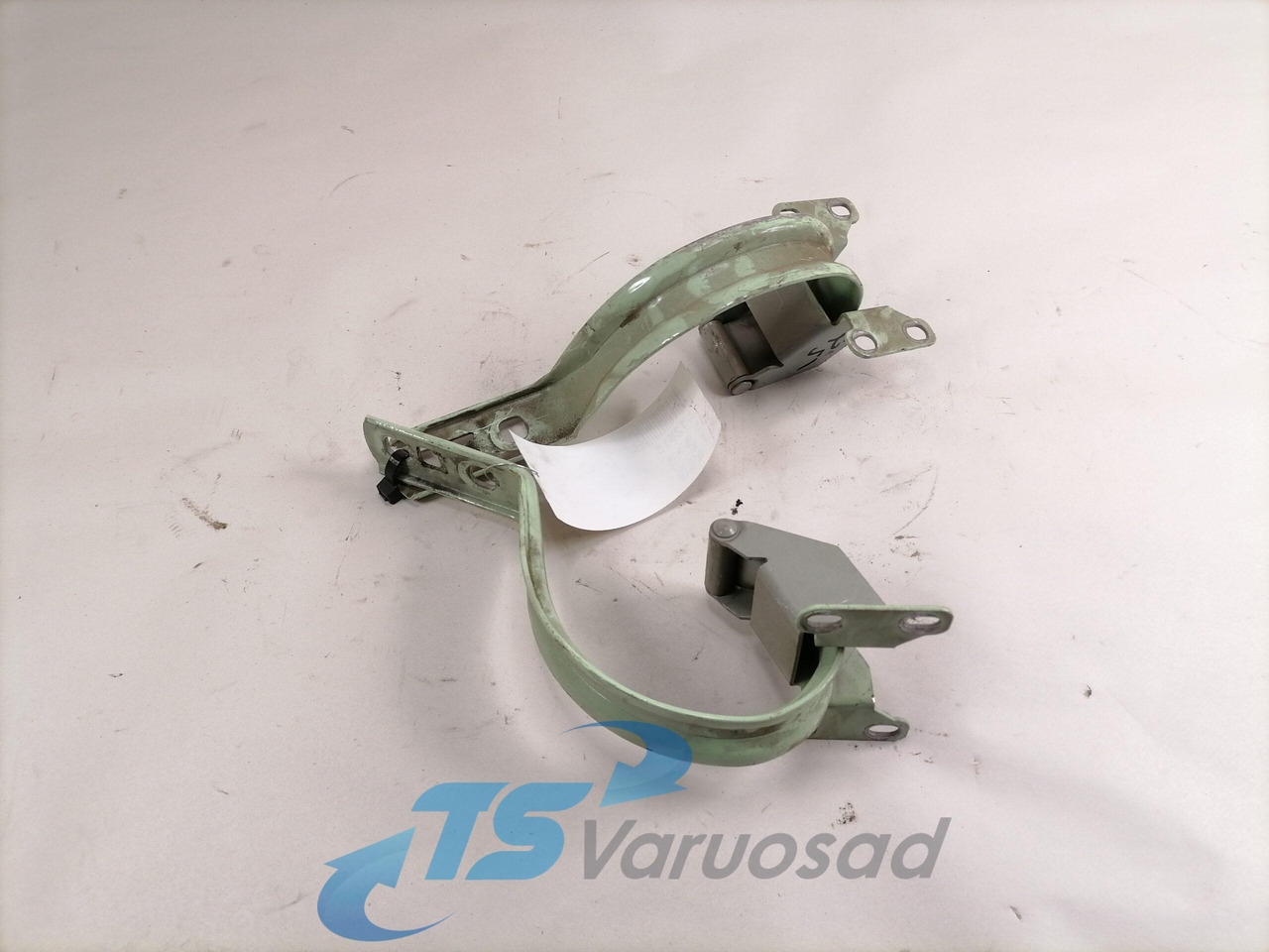 Volvo Küljeluugi hing 8189798 - Универсальная запчасть для Грузовиков: фото 2 Volvo Küljeluugi hing 8189798 - Универсальная запчасть для Грузовиков: фото 2