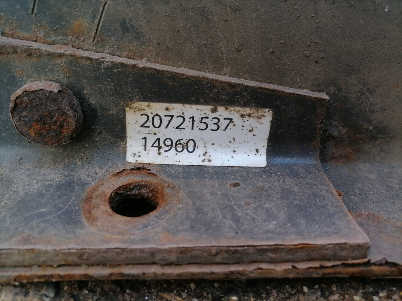 Volvo Kütusepaagi kandur, Volvo 20721537 - Топливный бак для Грузовиков: фото 2 Volvo Kütusepaagi kandur, Volvo 20721537 - Топливный бак для Грузовиков: фото 2