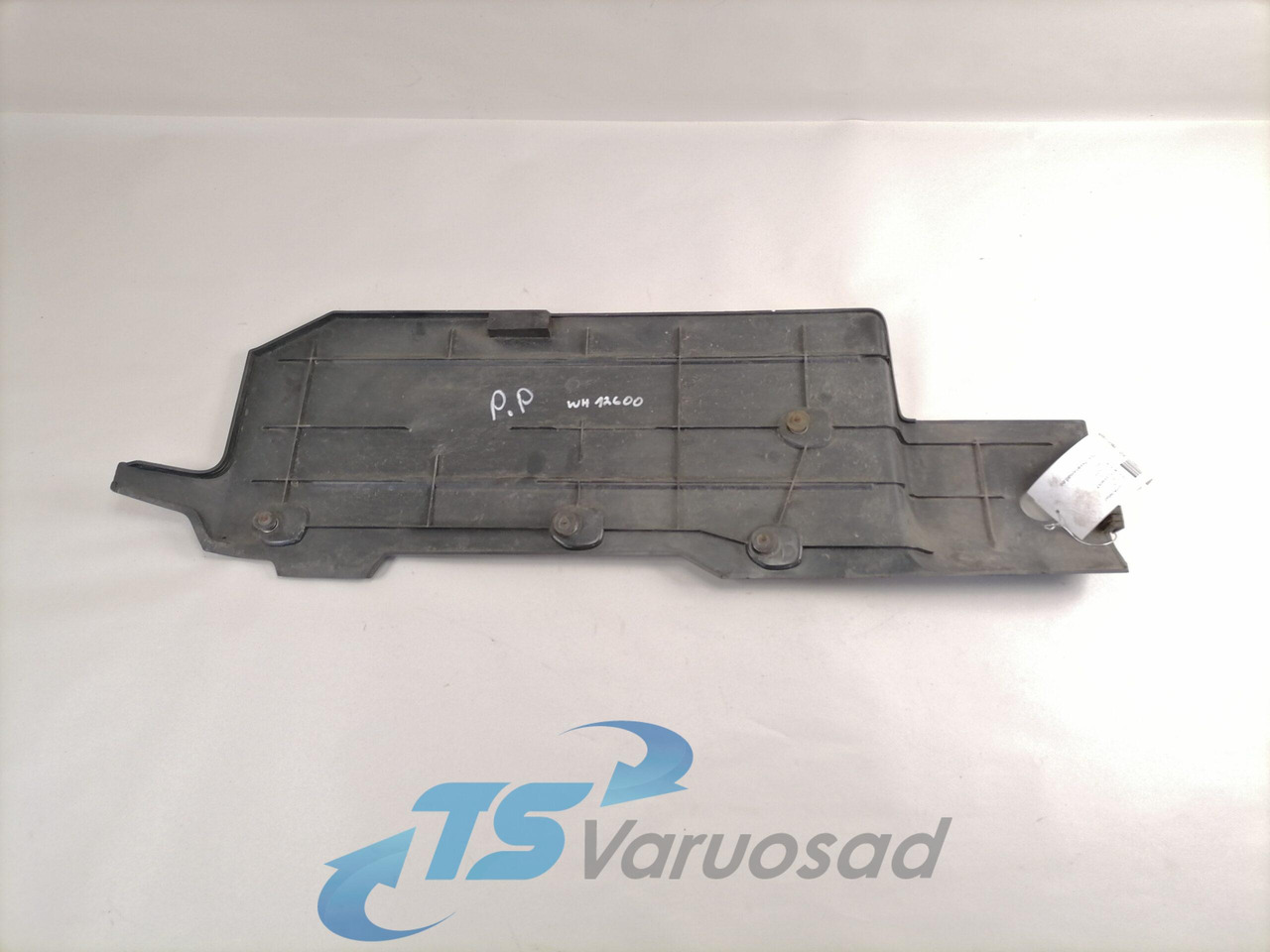 Volvo Plastikdetail 82448657 - Аэродинамика/ Спойлеры для Грузовиков: фото 3 Volvo Plastikdetail 82448657 - Аэродинамика/ Спойлеры для Грузовиков: фото 3