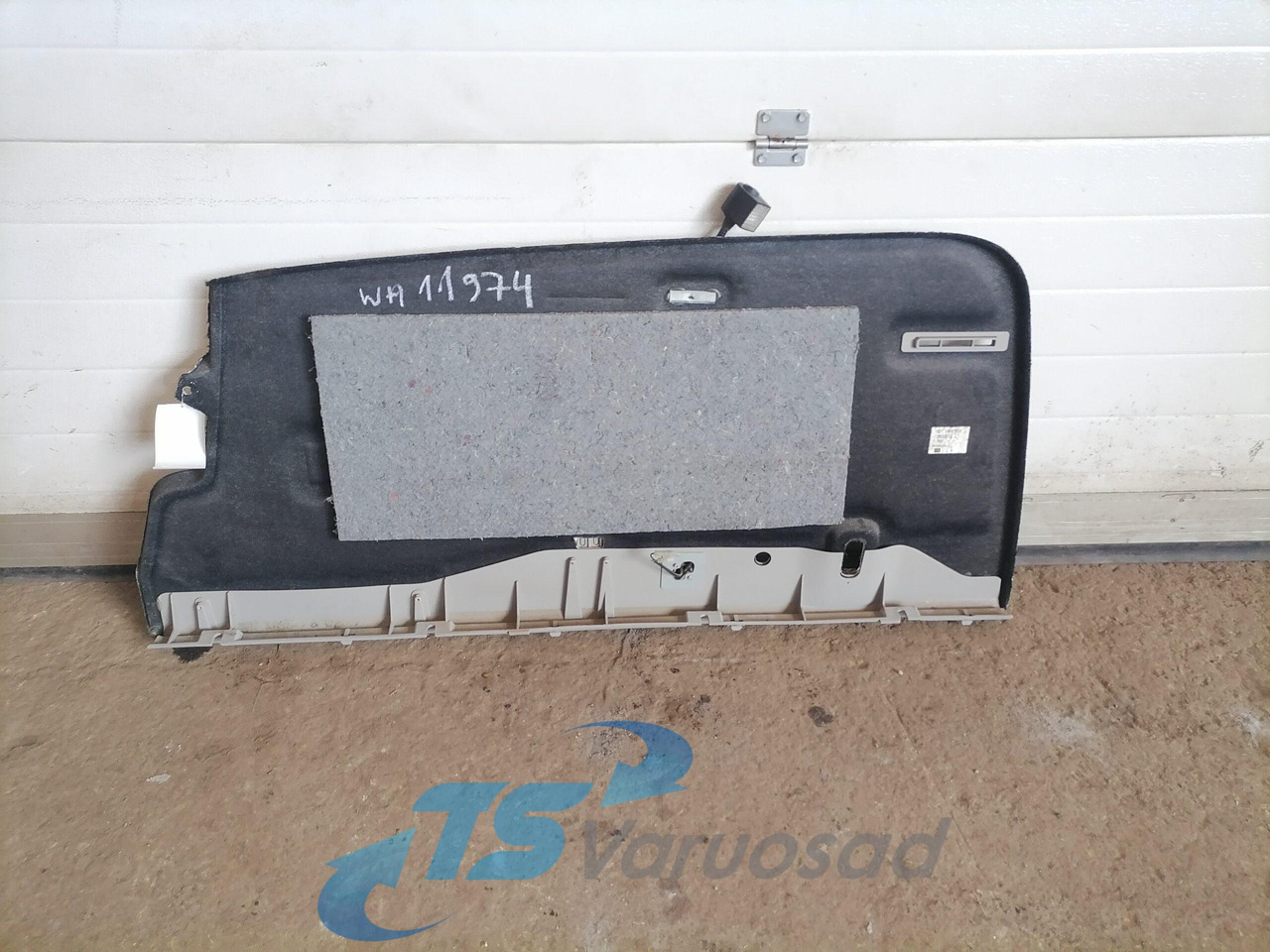 Volvo Salongi polster 20453813 - Универсальная запчасть для Грузовиков: фото 2 Volvo Salongi polster 20453813 - Универсальная запчасть для Грузовиков: фото 2