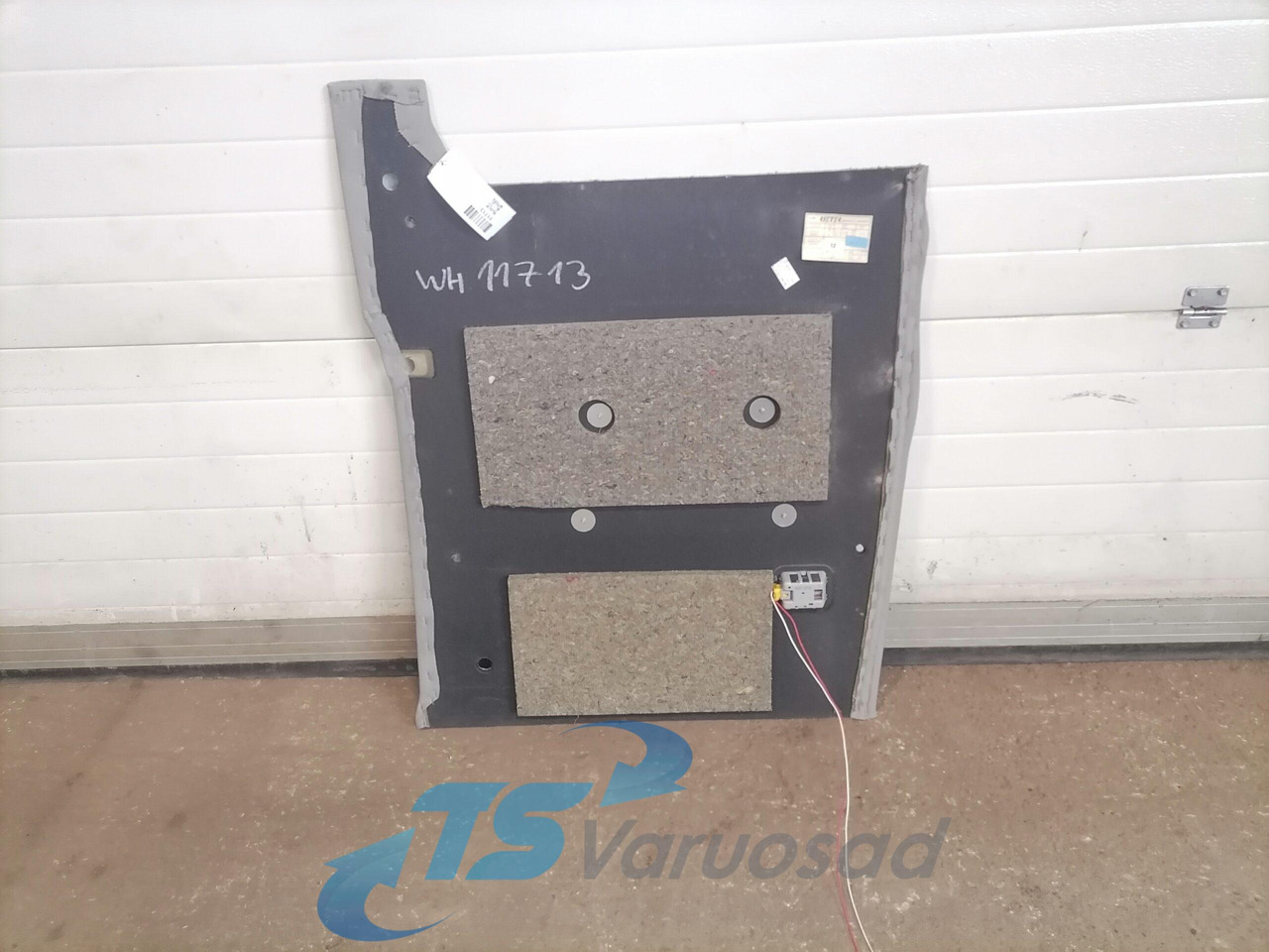 Volvo Salongi polster 20453828 - Универсальная запчасть для Грузовиков: фото 2 Volvo Salongi polster 20453828 - Универсальная запчасть для Грузовиков: фото 2