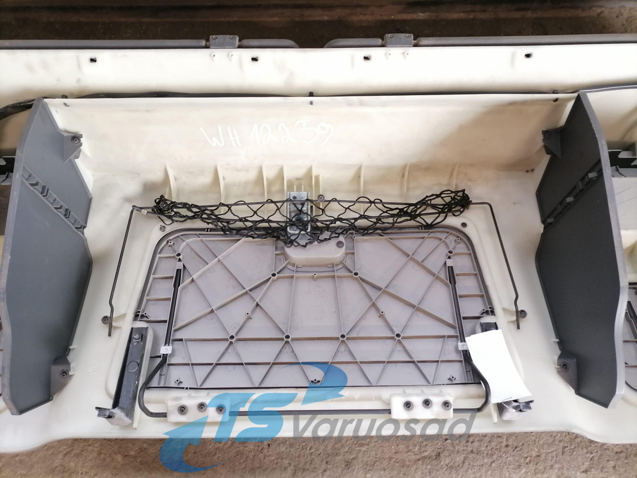 Volvo Salongi ülemine panipaik 20360719 - Универсальная запчасть для Грузовиков: фото 4 Volvo Salongi ülemine panipaik 20360719 - Универсальная запчасть для Грузовиков: фото 4