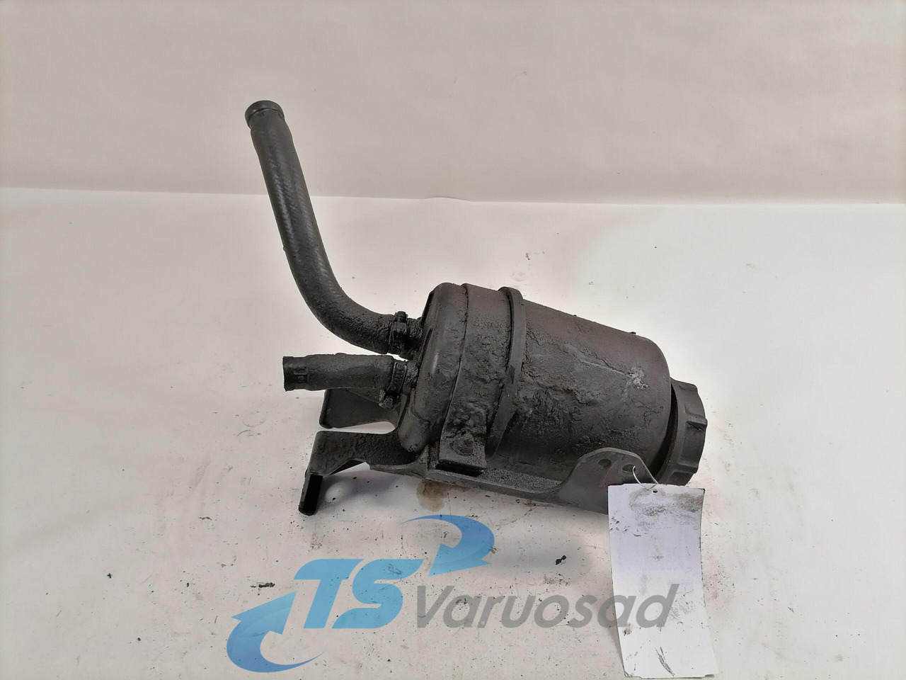 Volvo Steering oil tank+ bracket 20479764 - Шланг рулевого управления для Грузовиков: фото 1 Volvo Steering oil tank+ bracket 20479764 - Шланг рулевого управления для Грузовиков: фото 1