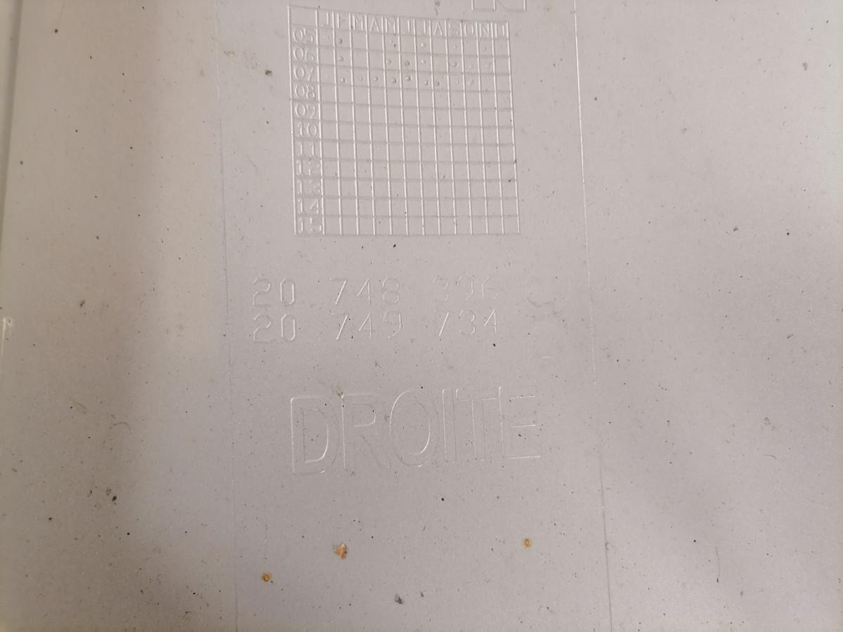 Volvo Volvo kabiini nurgapõsk, parem 20748396 - Решётка радиатора для Грузовиков: фото 4 Volvo Volvo kabiini nurgapõsk, parem 20748396 - Решётка радиатора для Грузовиков: фото 4