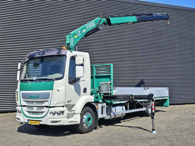 DAF LF 260 EURO 6 / FASSI CRANE / KRAN + REMOTE - Грузовик бортовой/ Платформа, Автоманипулятор: фото 1 DAF LF 260 EURO 6 / FASSI CRANE / KRAN + REMOTE - Грузовик бортовой/ Платформа, Автоманипулятор: фото 1
