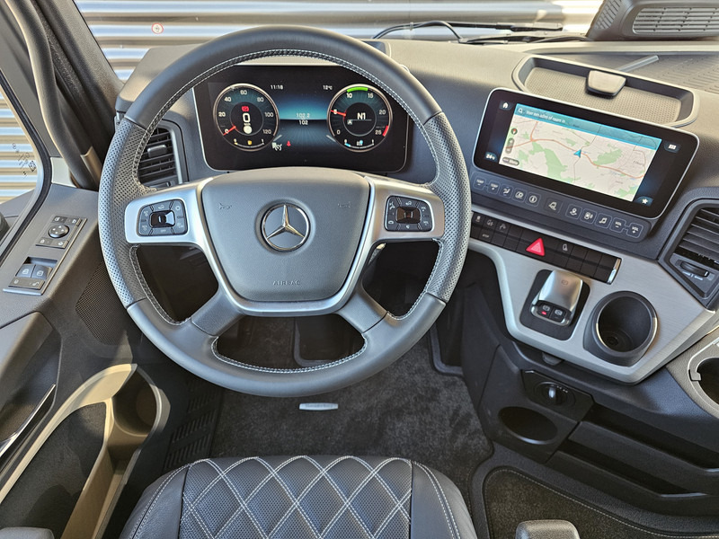 Фото интерьера 4: Тягач Mercedes-Benz ACTROS 3363 / 6x4 / !!NEW!! / RETARDER / PTO