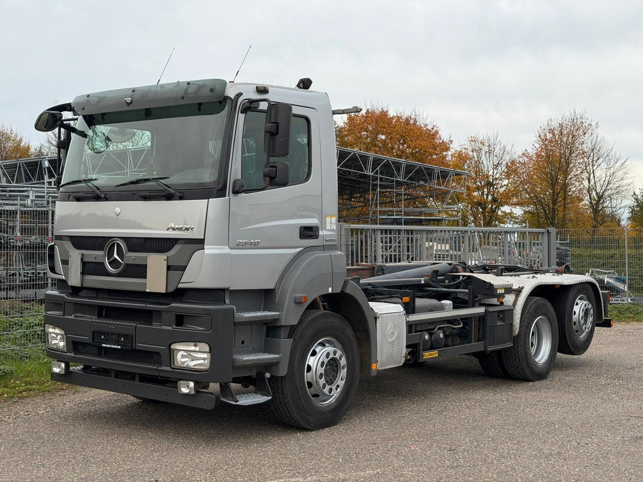 Mercedes-Benz 2540 L 6x2 Palfinger T20 mit hydr. Containerverr - Крюковой мультилифт: фото 1 Mercedes-Benz 2540 L 6x2 Palfinger T20 mit hydr. Containerverr - Крюковой мультилифт: фото 1