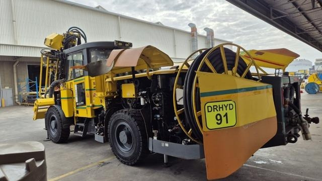 Atlas Copco Simba MC4 ITH - Буровая машина: фото 2 Atlas Copco Simba MC4 ITH - Буровая машина: фото 2