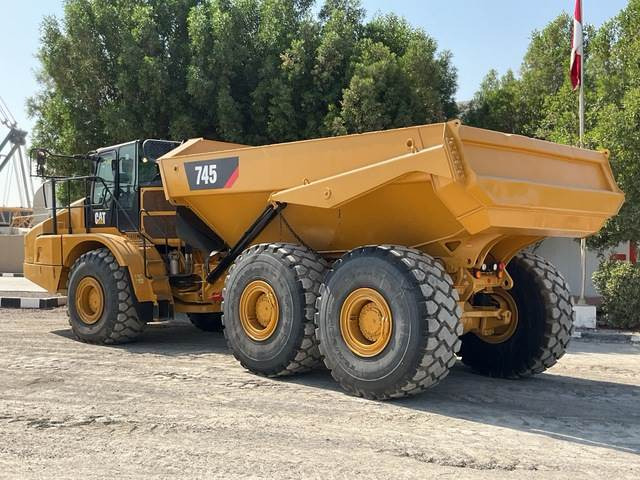 CAT 745 - Сочленённый самосвал: фото 2 CAT 745 - Сочленённый самосвал: фото 2