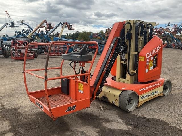 JLG Toucan 12E Plus - Вертикальный мачтовый подъемник: фото 1 JLG Toucan 12E Plus - Вертикальный мачтовый подъемник: фото 1