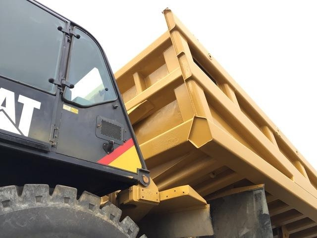 Карьерный самосвал CAT 777F: фото 7