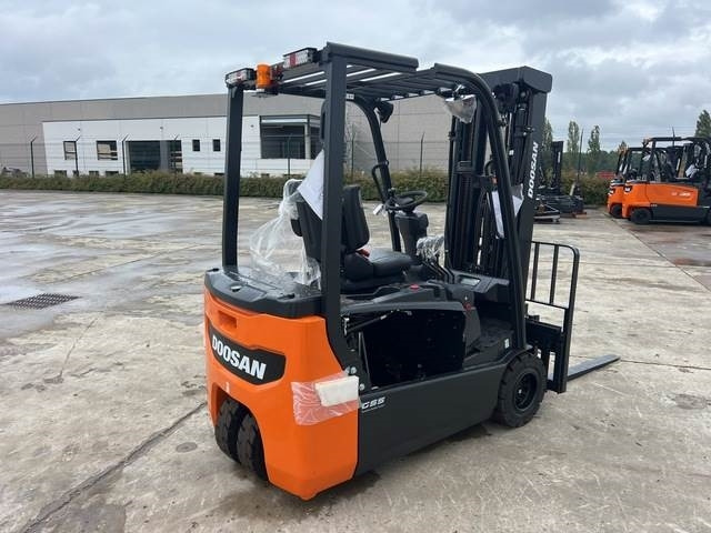 Doosan B20T-7 PLUS - Электропогрузчик: фото 3 Doosan B20T-7 PLUS - Электропогрузчик: фото 3