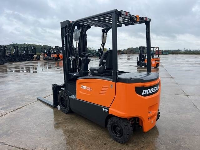 Doosan B35X-7 PLUS - Электропогрузчик: фото 2 Doosan B35X-7 PLUS - Электропогрузчик: фото 2