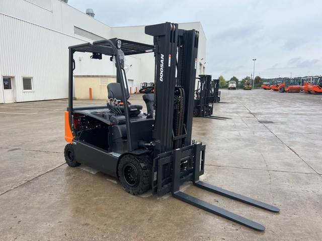 Doosan B35X-7 PLUS - Электропогрузчик: фото 4 Doosan B35X-7 PLUS - Электропогрузчик: фото 4