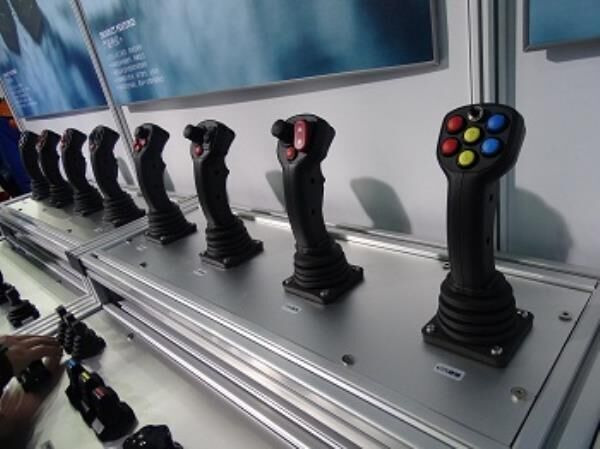 Joistik Kumanda Kolları - Приборная панель для Экскаваторов: фото 1 Joistik Kumanda Kolları - Приборная панель для Экскаваторов: фото 1