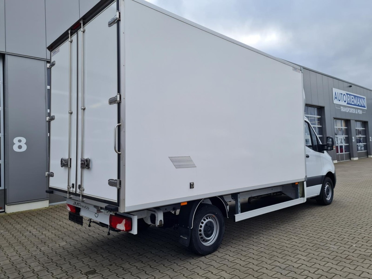 Mercedes-Benz Sprinter 315 Koffer lang MBux KLIMA NAVI TEMPOMAT - Фургон с закрытым кузовом: фото 4 Mercedes-Benz Sprinter 315 Koffer lang MBux KLIMA NAVI TEMPOMAT - Фургон с закрытым кузовом: фото 4
