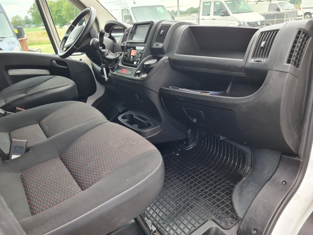 Peugeot Boxer 3.5t Pritsche Plane lang L4 ERGO KLIMA 10 - Тентованный фургон: фото 4 Peugeot Boxer 3.5t Pritsche Plane lang L4 ERGO KLIMA 10 - Тентованный фургон: фото 4