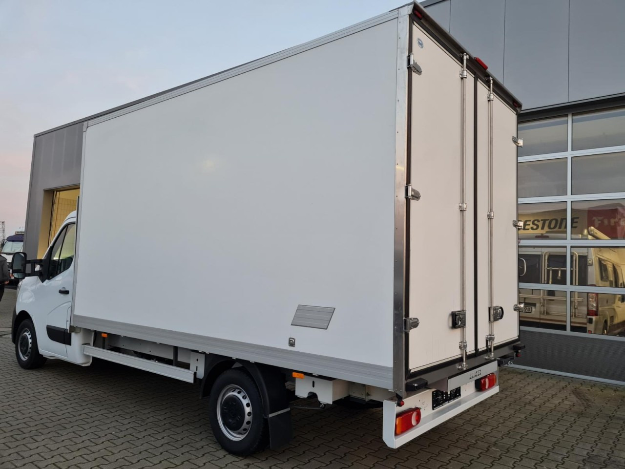 Renault Master 3.5t Möbel Koffer KLIMA LUFTFEDERUNG TEMPOMAT - Фургон с закрытым кузовом: фото 5 Renault Master 3.5t Möbel Koffer KLIMA LUFTFEDERUNG TEMPOMAT - Фургон с закрытым кузовом: фото 5