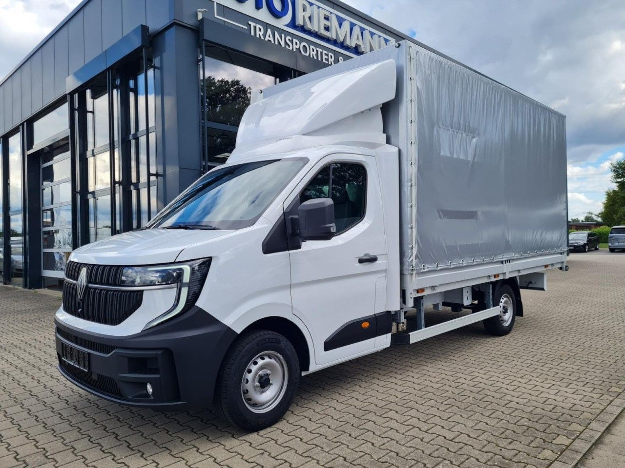 Renault Master 35 Pritsche Schiebe Plane KLIMA TEMPOMAT - Тентованный фургон: фото 2 Renault Master 35 Pritsche Schiebe Plane KLIMA TEMPOMAT - Тентованный фургон: фото 2