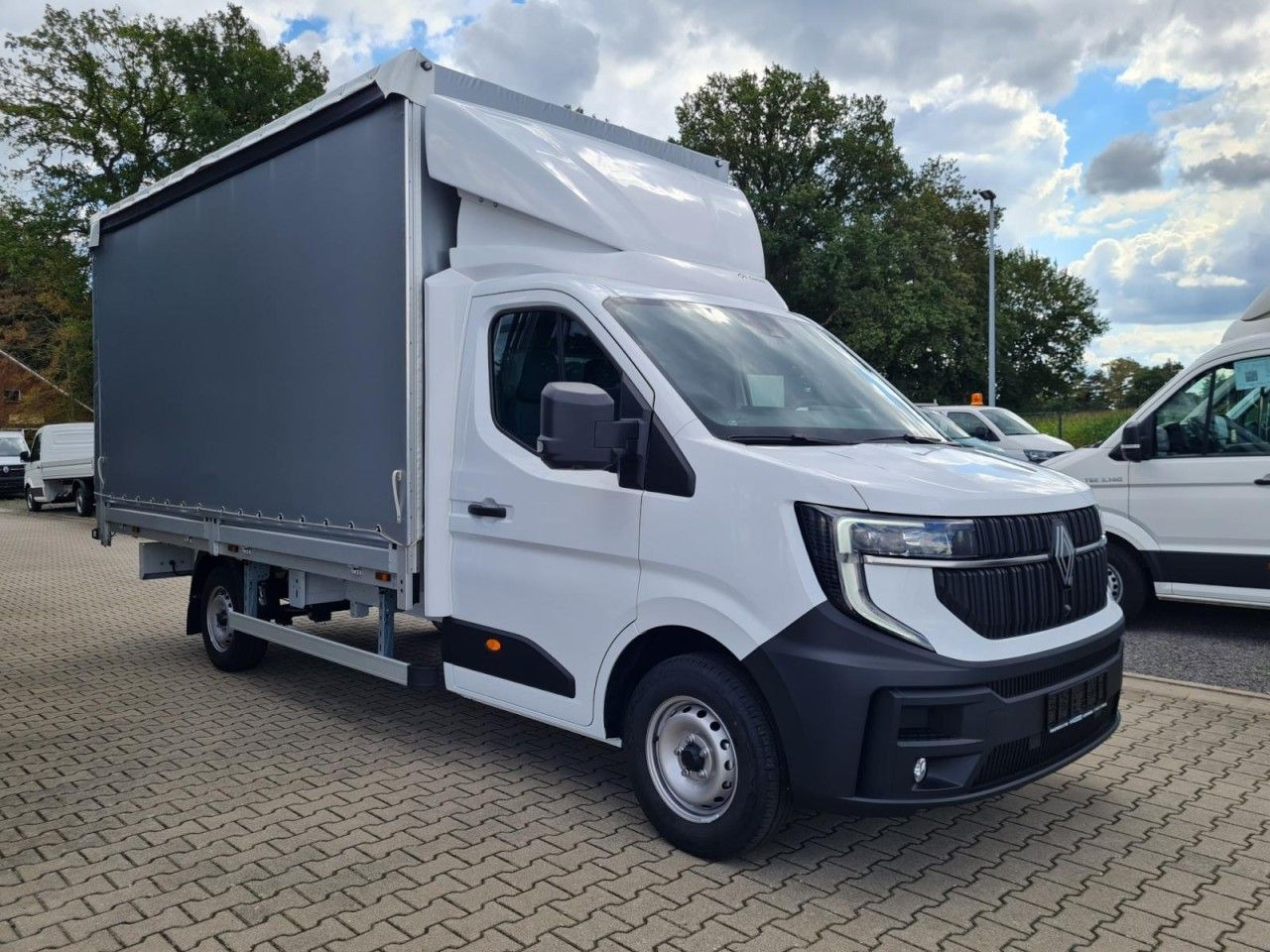 Renault Master 35 Pritsche Schiebe Plane KLIMA TEMPOMAT - Тентованный фургон: фото 4 Renault Master 35 Pritsche Schiebe Plane KLIMA TEMPOMAT - Тентованный фургон: фото 4