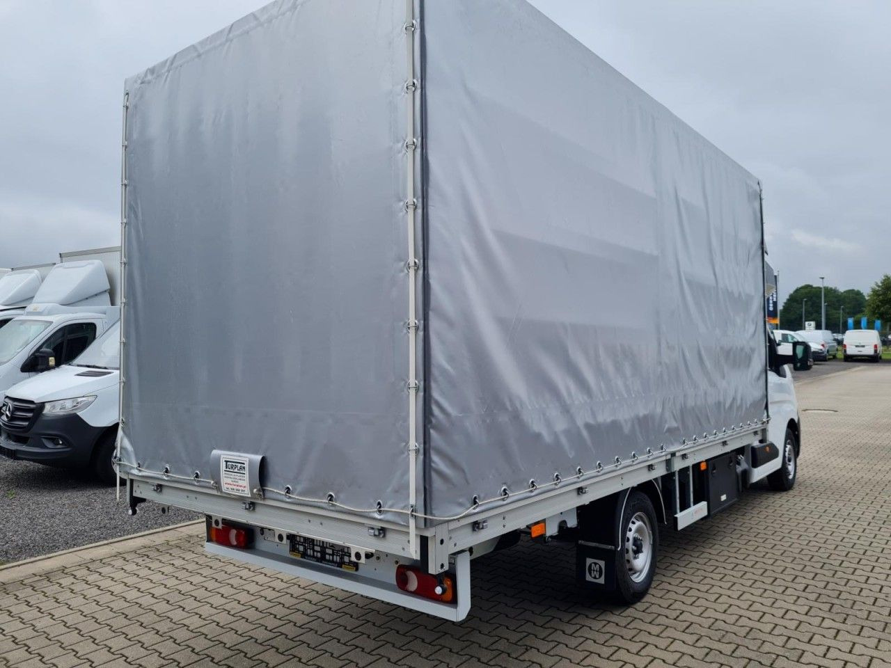 Renault Master 35 Pritsche Schiebe Plane Schlafkab Luftf - Тентованный фургон: фото 4 Renault Master 35 Pritsche Schiebe Plane Schlafkab Luftf - Тентованный фургон: фото 4