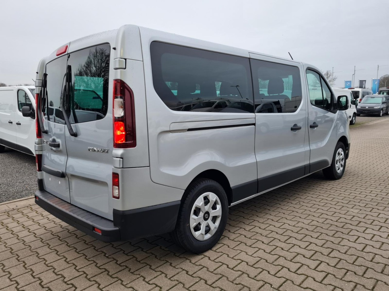 Renault Trafic Kombi 9-Sitze L2 Grand Equilibre KLIMA TEMPOMAT - Грузопассажирский фургон: фото 4 Renault Trafic Kombi 9-Sitze L2 Grand Equilibre KLIMA TEMPOMAT - Грузопассажирский фургон: фото 4