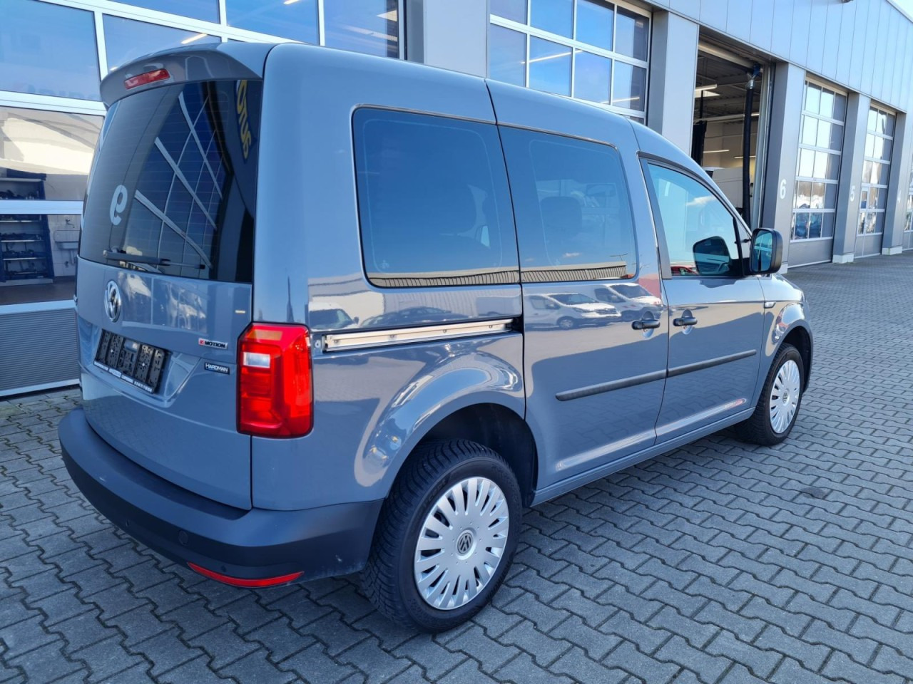 Volkswagen Caddy 4Motion TDi Kombi 5-Sitze TEMPO STHZ REGALSYSTEM - Грузопассажирский фургон: фото 5 Volkswagen Caddy 4Motion TDi Kombi 5-Sitze TEMPO STHZ REGALSYSTEM - Грузопассажирский фургон: фото 5