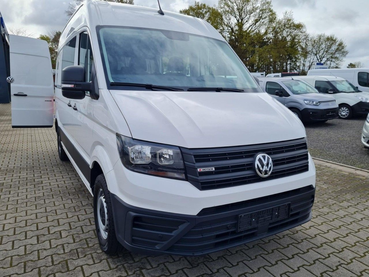 Volkswagen Crafter 35 Kasten Plus Doka mixto 4motion AHK - Цельнометаллический фургон, Грузопассажирский фургон: фото 2 Volkswagen Crafter 35 Kasten Plus Doka mixto 4motion AHK - Цельнометаллический фургон, Грузопассажирский фургон: фото 2