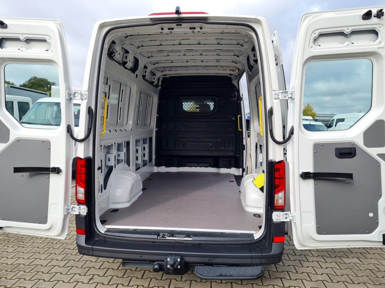 Цельнометаллический фургон Volkswagen Crafter 35 Kasten TDI MR L3h3 Standheiz AHK: фото 6