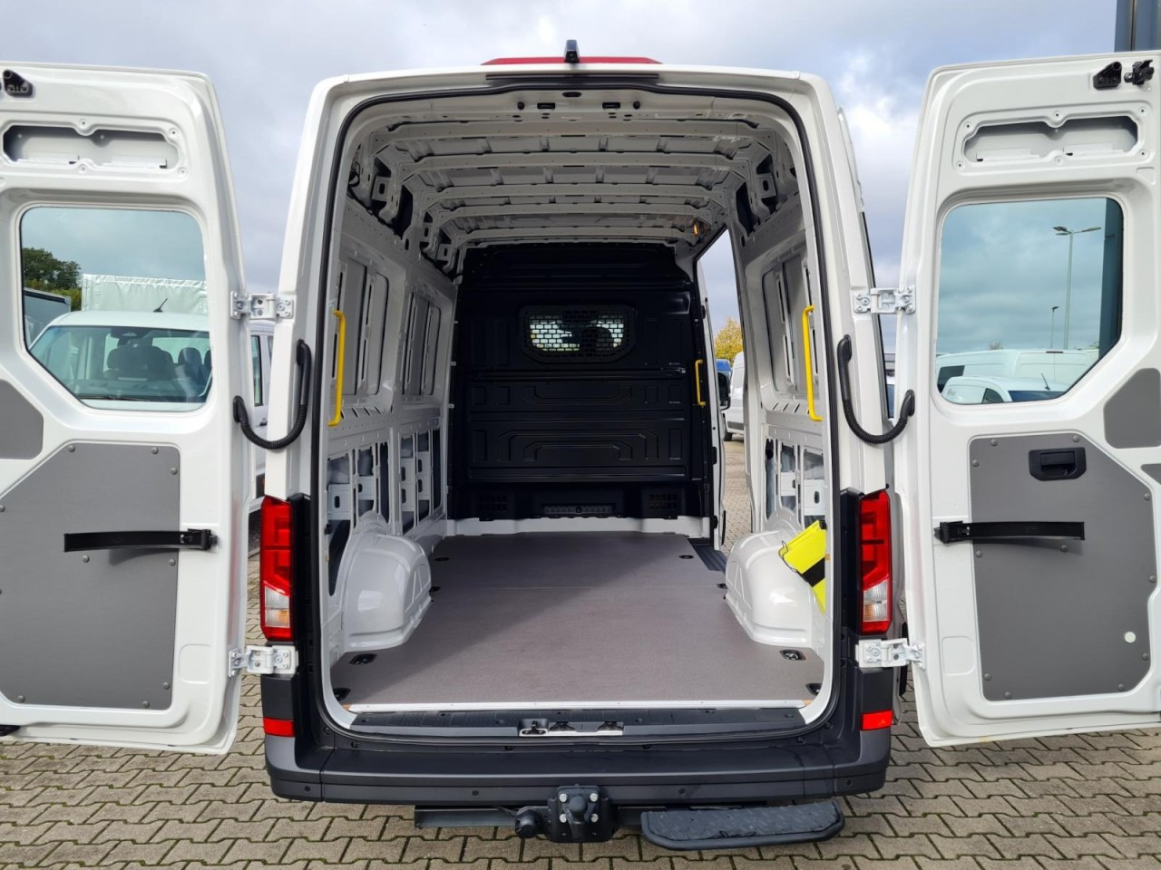 Цельнометаллический фургон Volkswagen Crafter 35 Kasten TDI MR L3h3 Standheiz AHK: фото 14