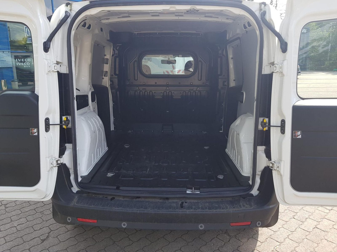 Fiat Doblo Kastenwagen SX 1.3 Klima, Radio mit Nav... - Пассажирский фургон: фото 5 Fiat Doblo Kastenwagen SX 1.3 Klima, Radio mit Nav... - Пассажирский фургон: фото 5