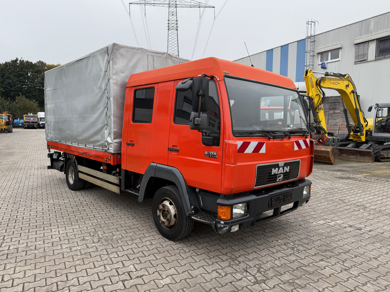 MAN 8.174 Pritsche+Plane+Ladebordwand DOKA L2000 - Тентованный грузовик: фото 3 MAN 8.174 Pritsche+Plane+Ladebordwand DOKA L2000 - Тентованный грузовик: фото 3