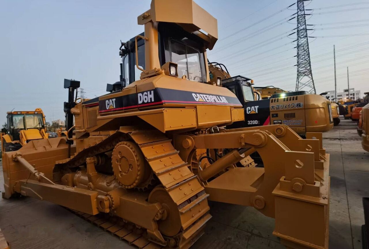 CAT D6H - Бульдозер: фото 3 CAT D6H - Бульдозер: фото 3