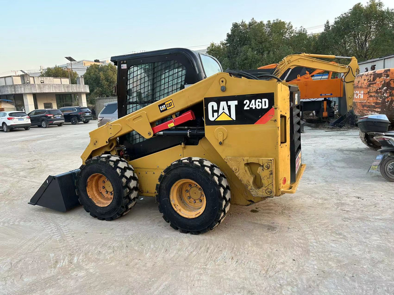Caterpillar 246D - Мини-погрузчик с бортовым поворотом: фото 4 Caterpillar 246D - Мини-погрузчик с бортовым поворотом: фото 4