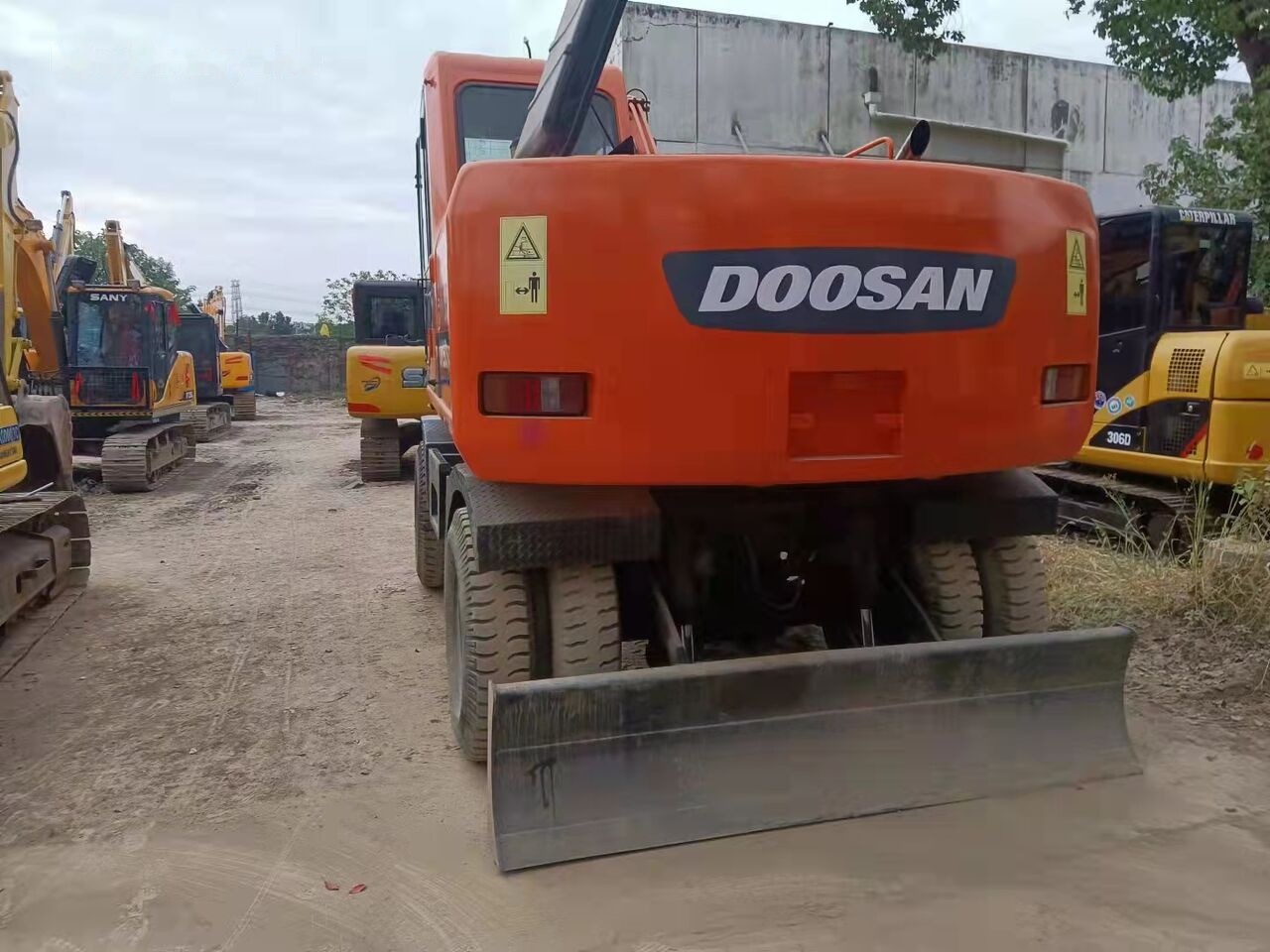 Колёсный экскаватор Doosan DH150W: фото 6