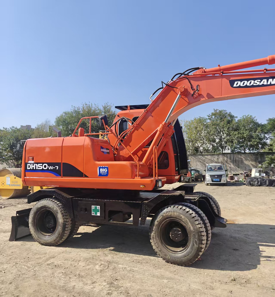 Doosan DH150W - Колёсный экскаватор: фото 3 Doosan DH150W - Колёсный экскаватор: фото 3