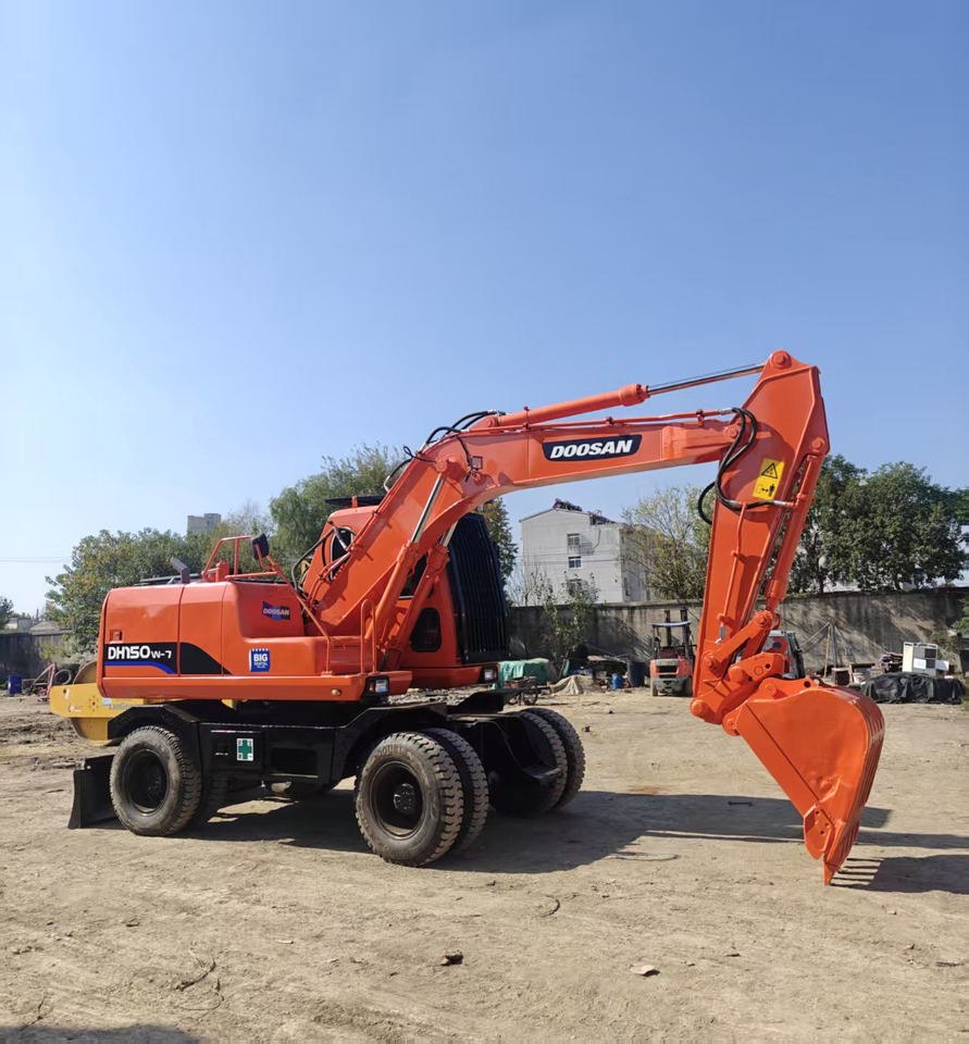 Doosan DH150W - Колёсный экскаватор: фото 1 Doosan DH150W - Колёсный экскаватор: фото 1