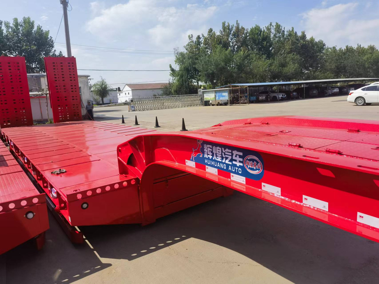 HUI HUANG AUTO - Полуприцеп бортовой/ Платформа: фото 1 HUI HUANG AUTO - Полуприцеп бортовой/ Платформа: фото 1