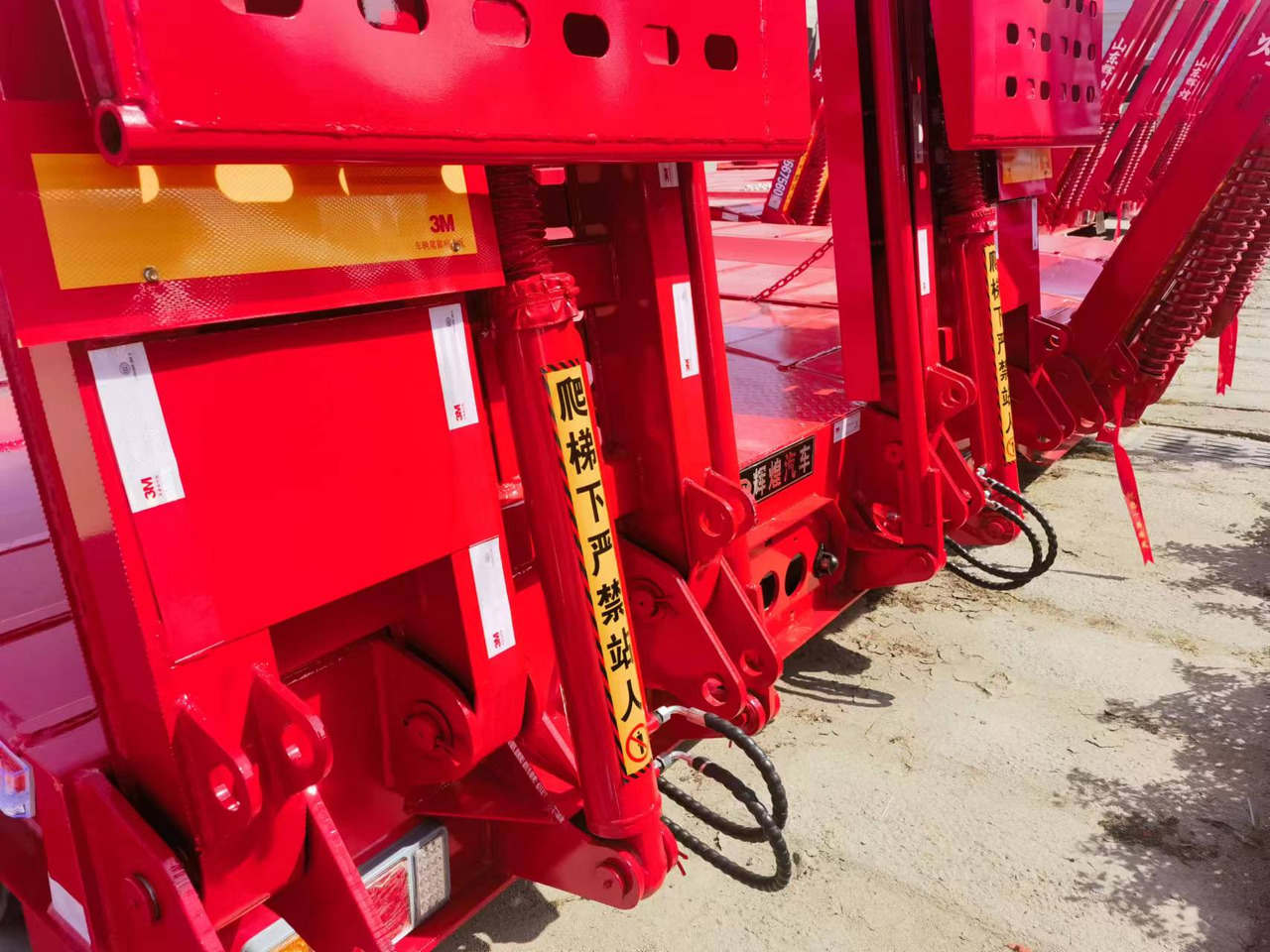 HUI HUANG AUTO - Полуприцеп бортовой/ Платформа: фото 3 HUI HUANG AUTO - Полуприцеп бортовой/ Платформа: фото 3