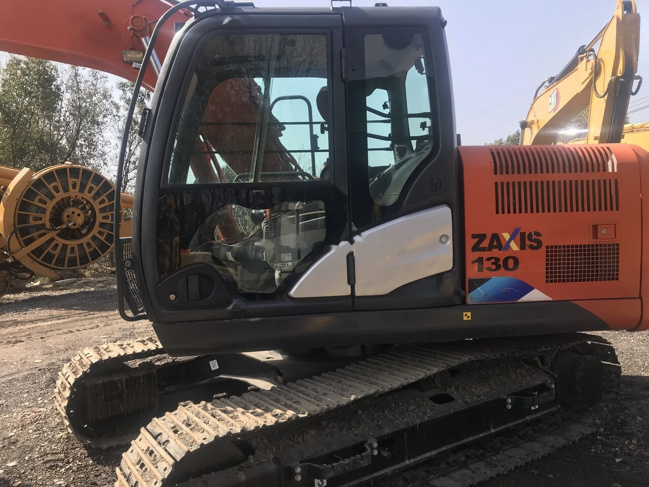Hitachi ZX130 - Гусеничный экскаватор: фото 3 Hitachi ZX130 - Гусеничный экскаватор: фото 3