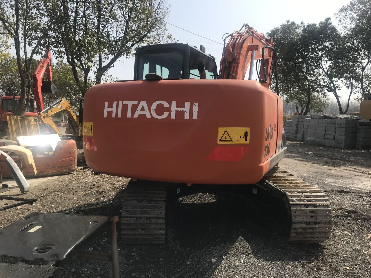 Hitachi ZX130 - Гусеничный экскаватор: фото 5 Hitachi ZX130 - Гусеничный экскаватор: фото 5