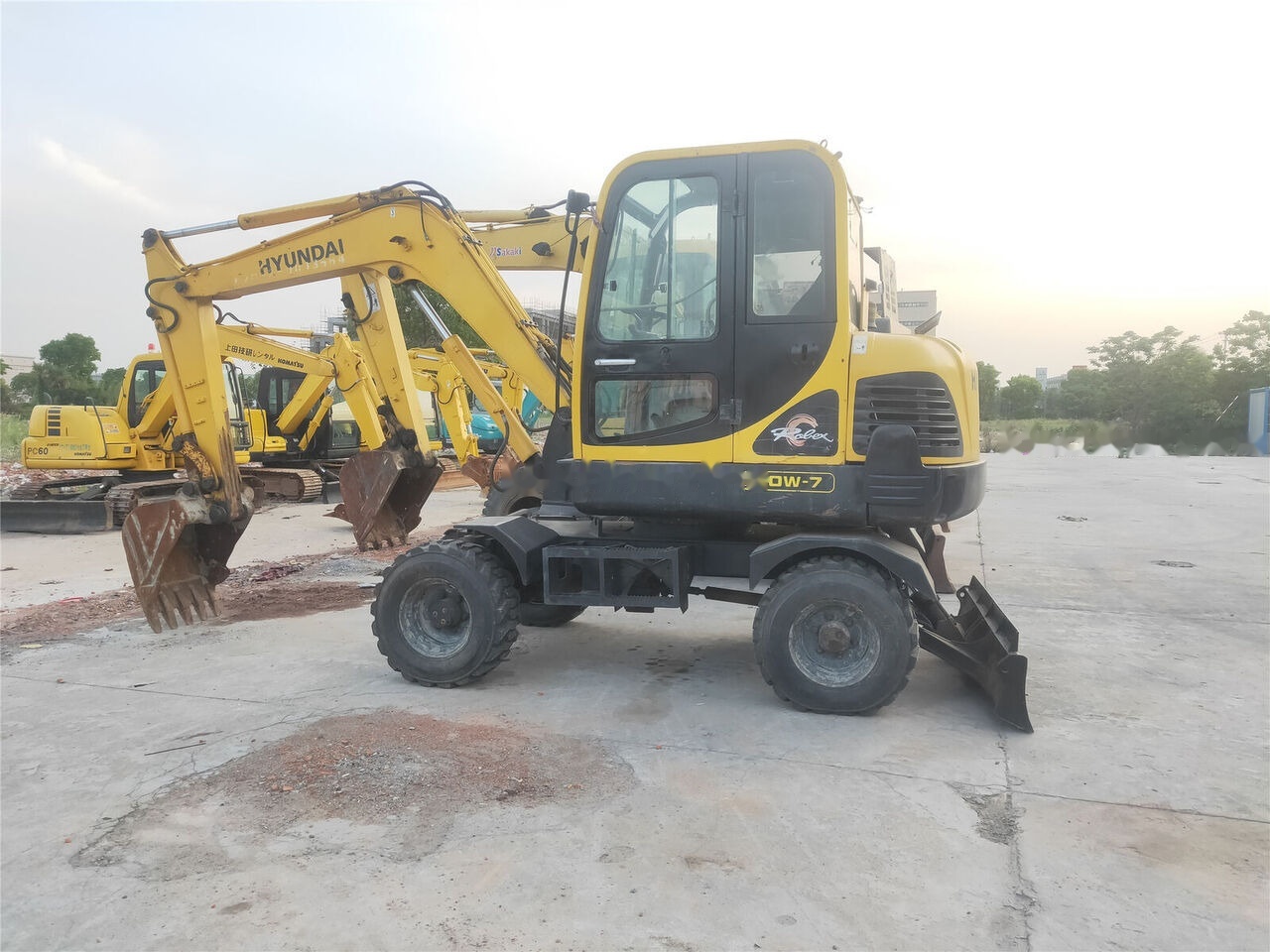 Hyundai R60W-7 - Колёсный экскаватор: фото 5 Hyundai R60W-7 - Колёсный экскаватор: фото 5